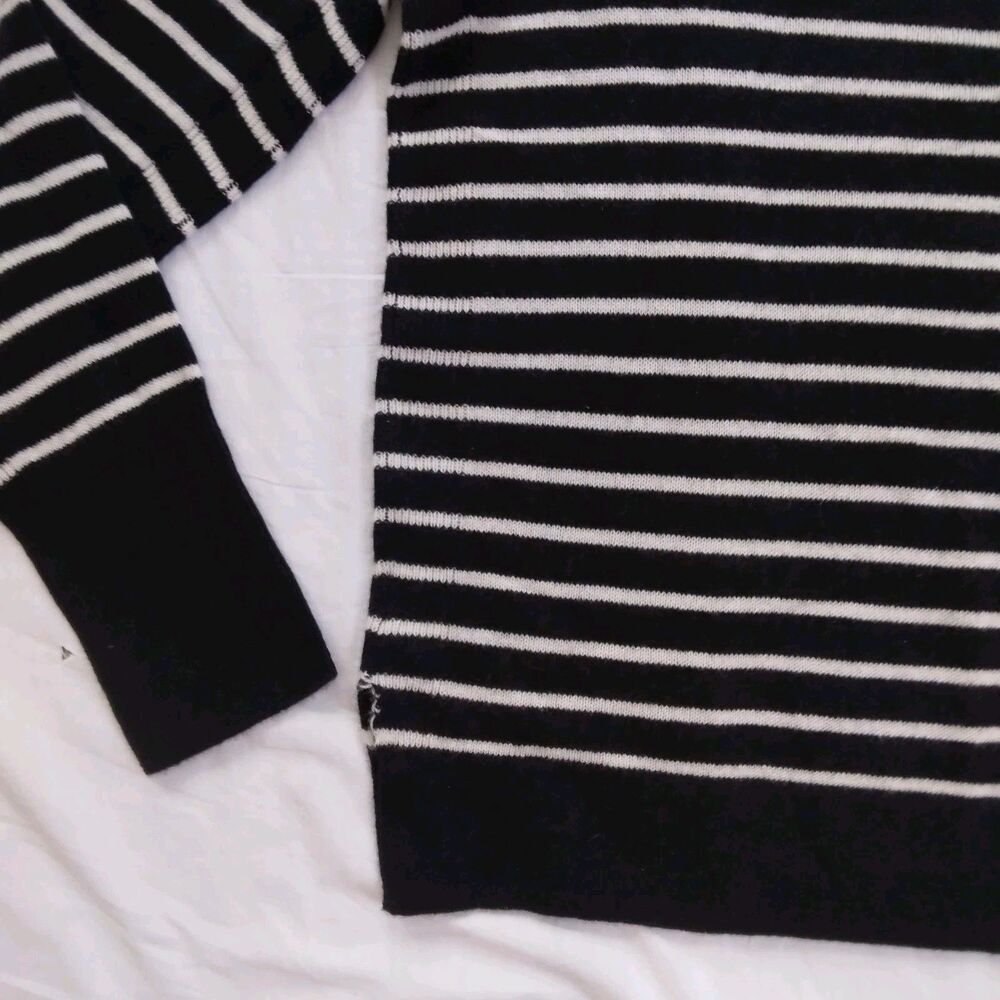 Halogen Cashmere Sweater Crew Neck Black Ivory Striped Long Sleeve Womens Size M - Picture 9 of 9